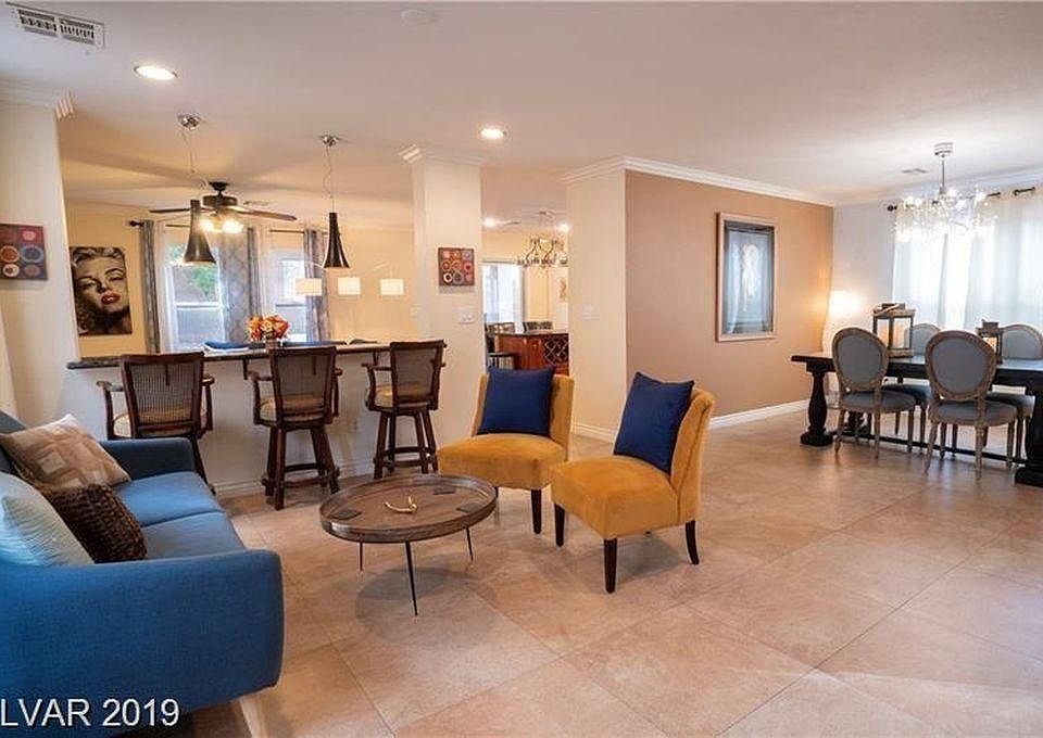 Entrance with open-floor layout