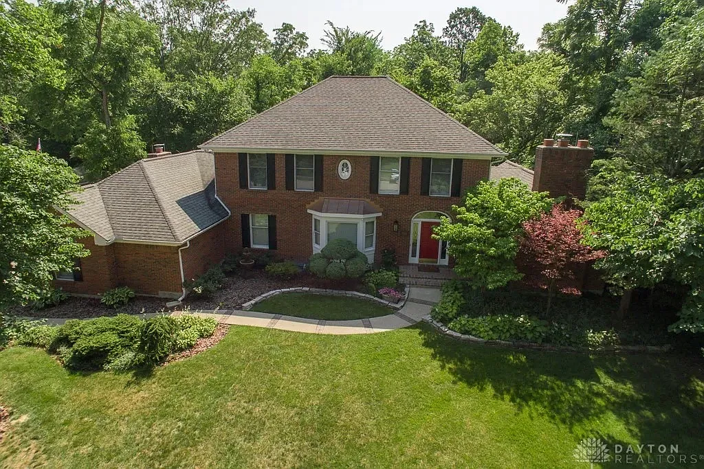 6 bed, 5157 sqft, $4,250 — Photo 1