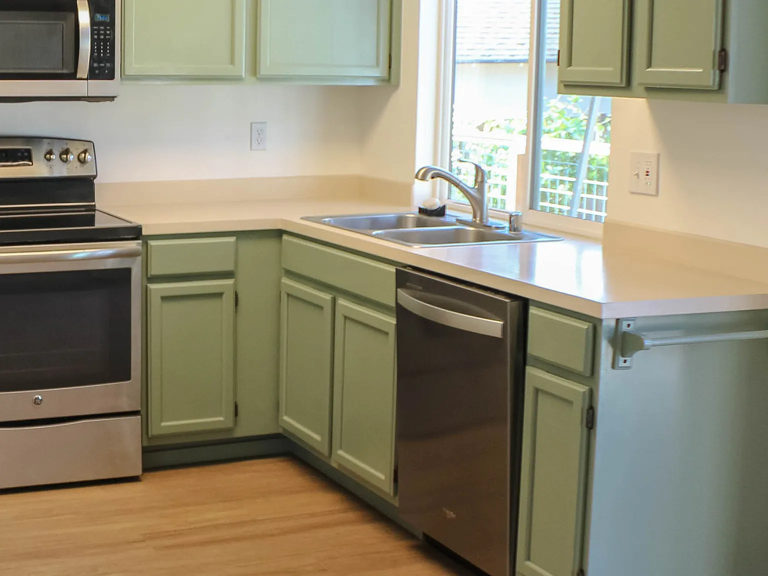 4 bed, 1380 sqft, $3,900 — Photo 4