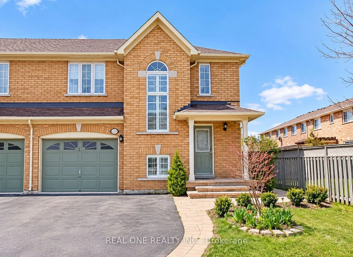 3 bed, $3,800 — Photo 1
