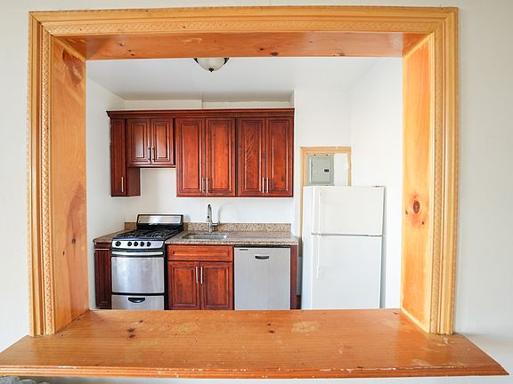4th image of 261 14th St #E3