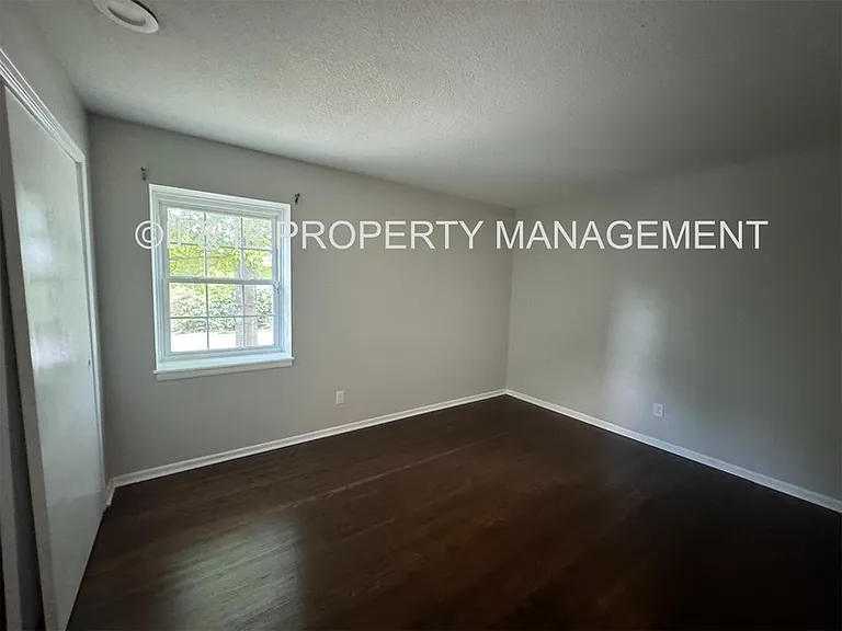 4715 Fontana St — Photo 9