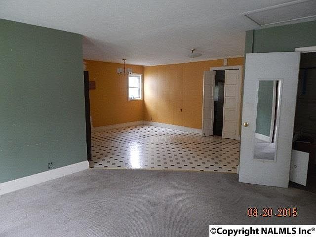 2nd image of 814 Bain St