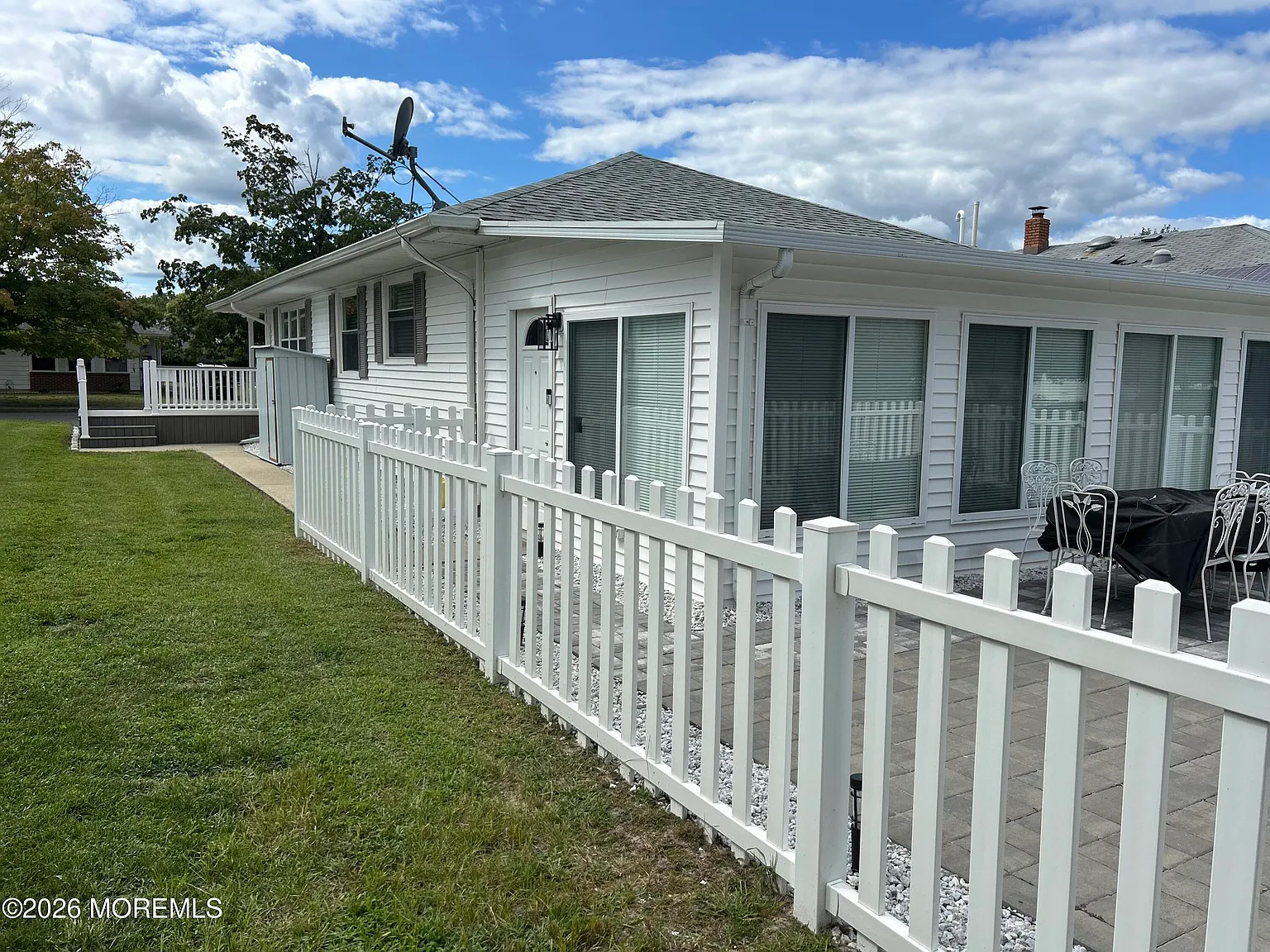 2 bed, 1.5 bath, 1126 sqft, $2,400 — Photo 3