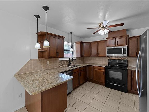 5th image of 817 Warren Way