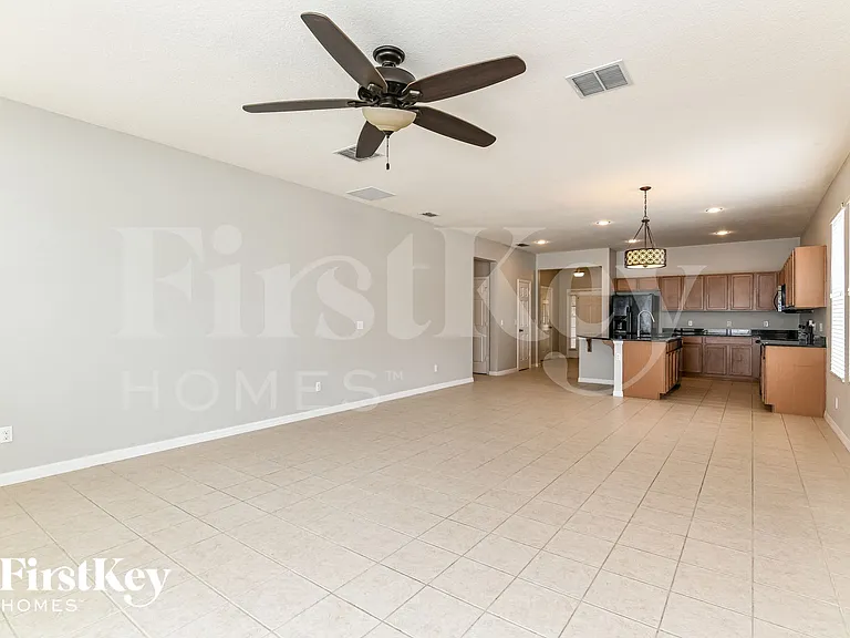 2716 Barclay Ln — Photo 3
