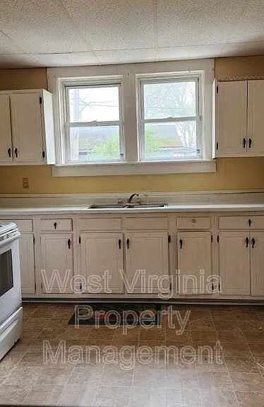 207 Charles St #2 — Photo 6