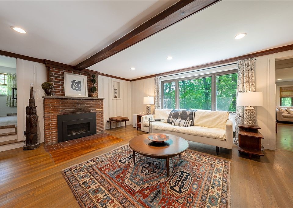1st image of 32 Fern St
