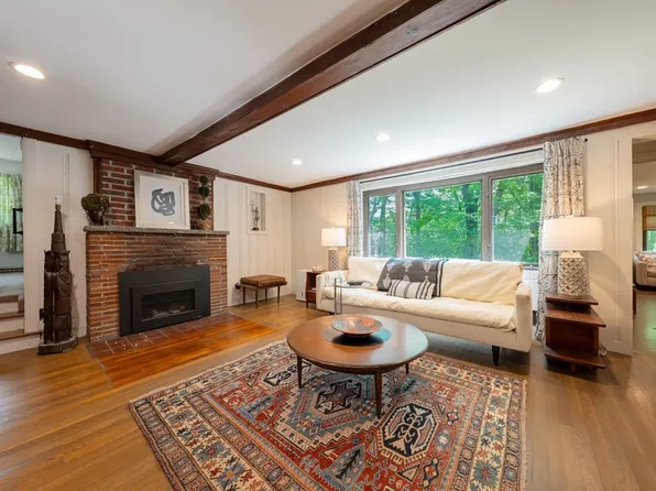 32 Fern St, Concord, MA 01742