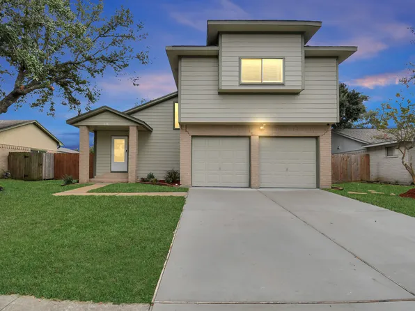 1111 W Brompton Dr, Pearland, TX 77584