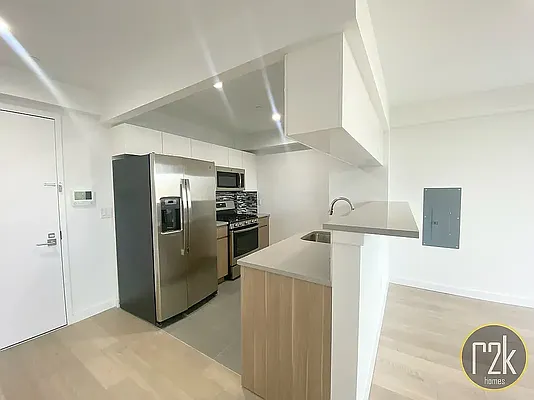 Rented by Realty 2000 Corp | media 8