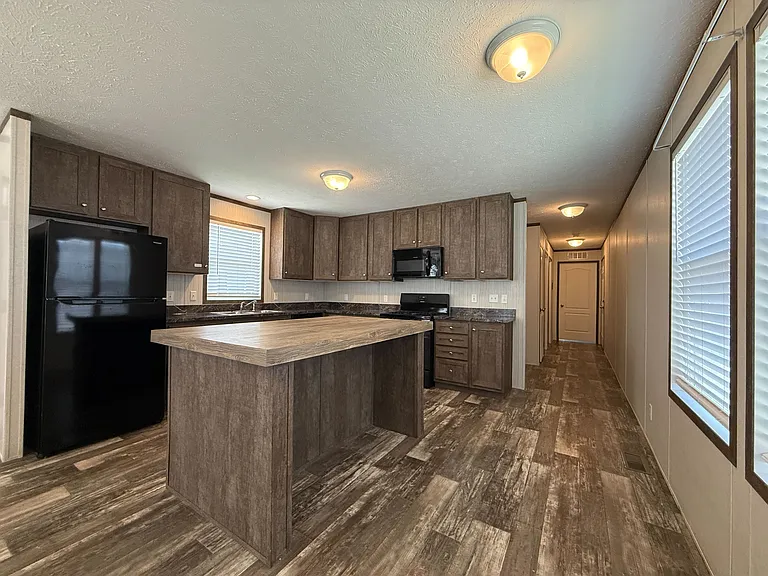 38000 Le Chateau Blvd #49 — Photo 5
