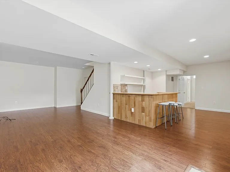 20242 Hidden Creek Ct — Photo 49