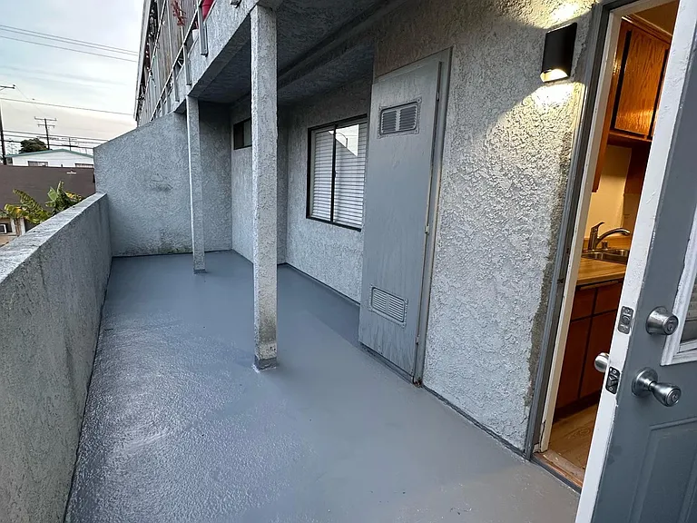 2307 E 10th St #4 — Photo 13