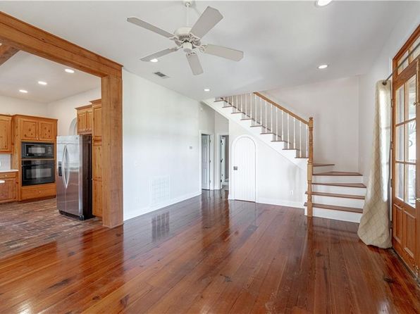 2450 Lakeview Ln, Pineville, LA 71360