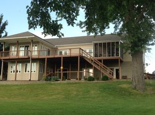 8 9th St, Vienna, WV 26105