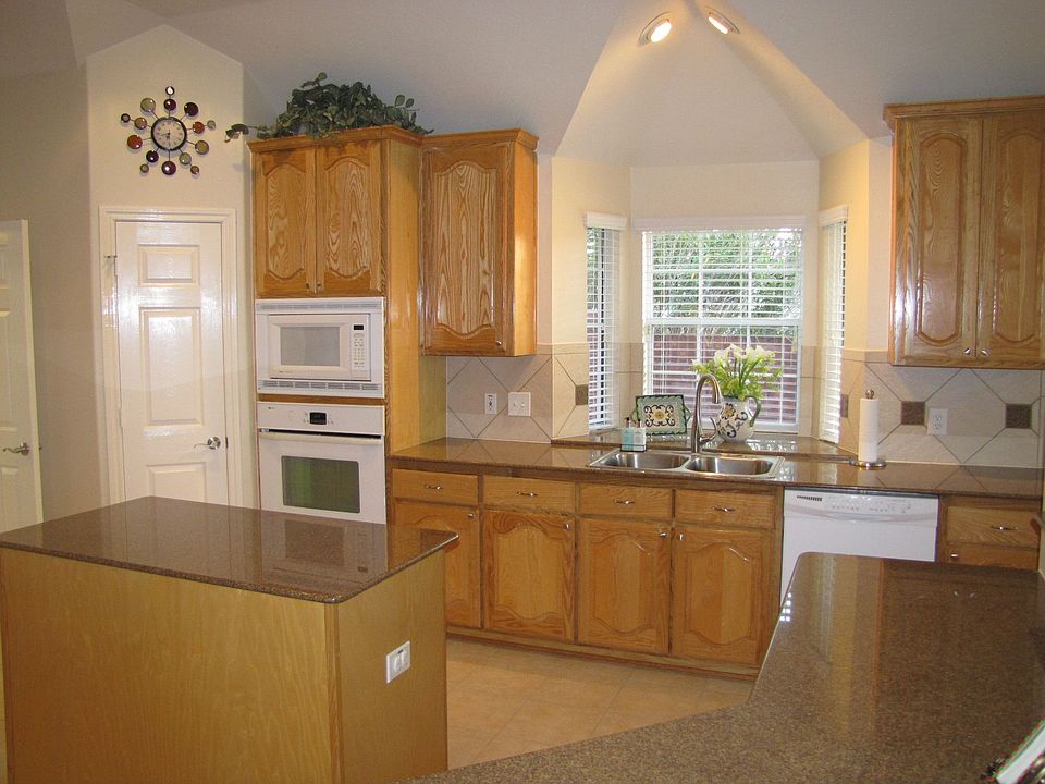 Huge Granite Island Kitchen
