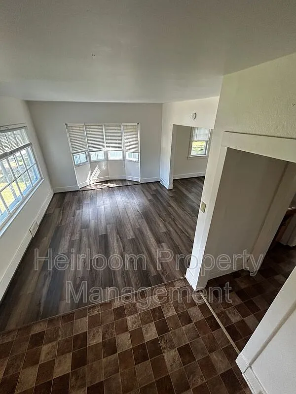 3 bed, 1.0 bath, 1058 sqft, $1,700 — Photo 1