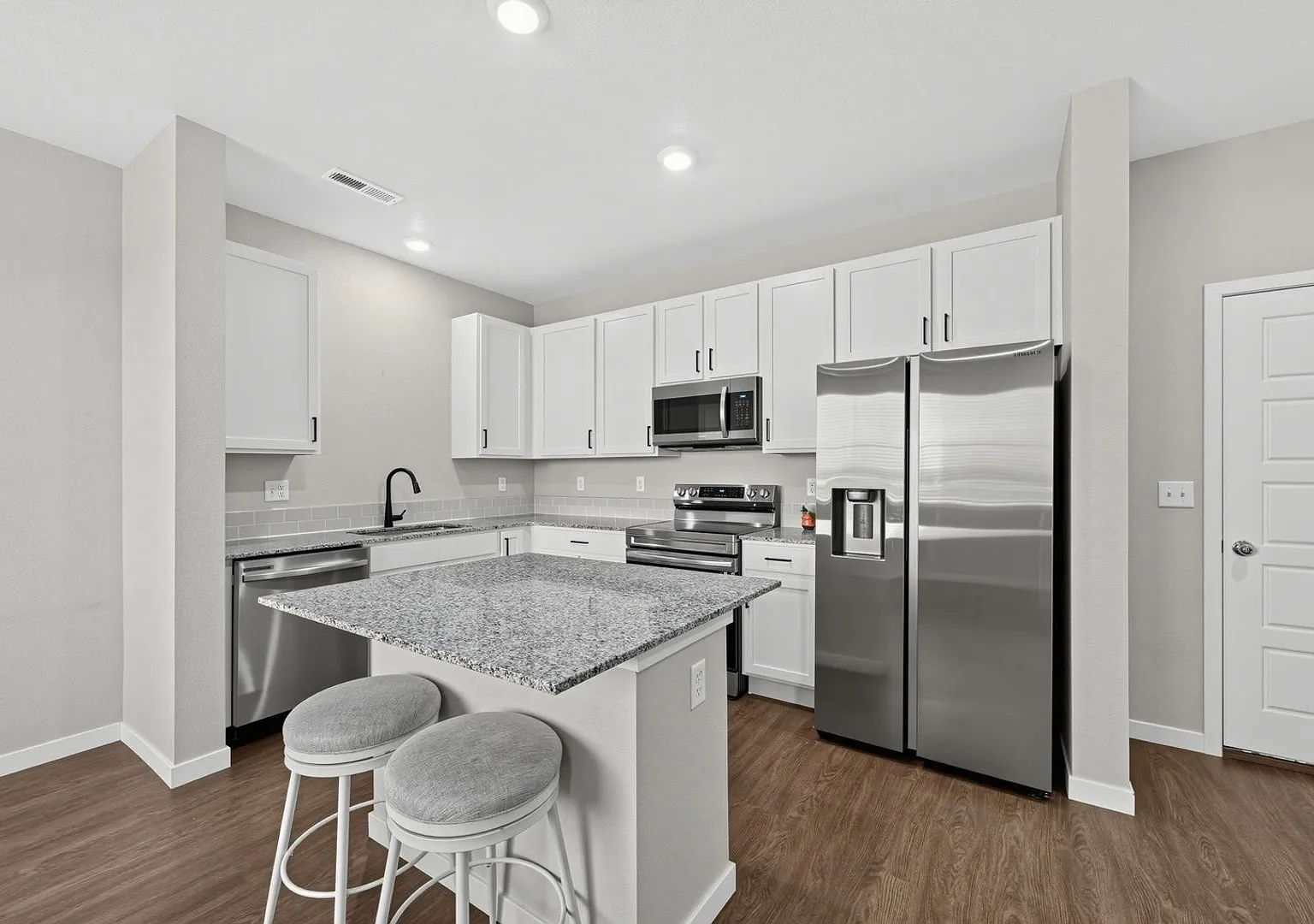 South Facing 2BR Townhome in Johnstown — Photo 1