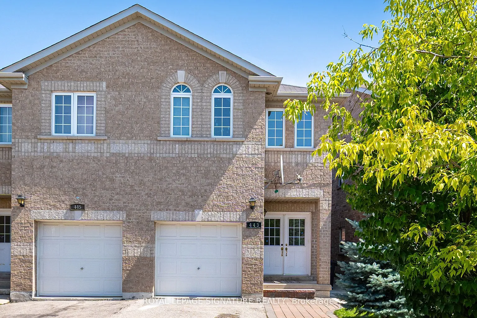 443 Comiskey Cres photo 1