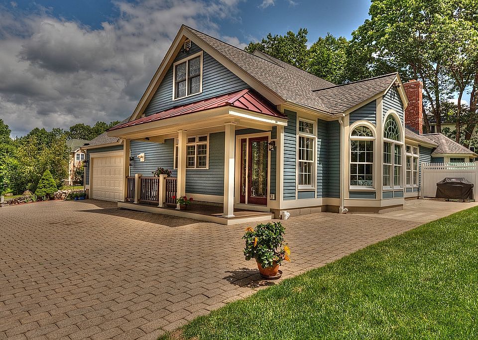 2nd image of 16 Fiorenza Dr