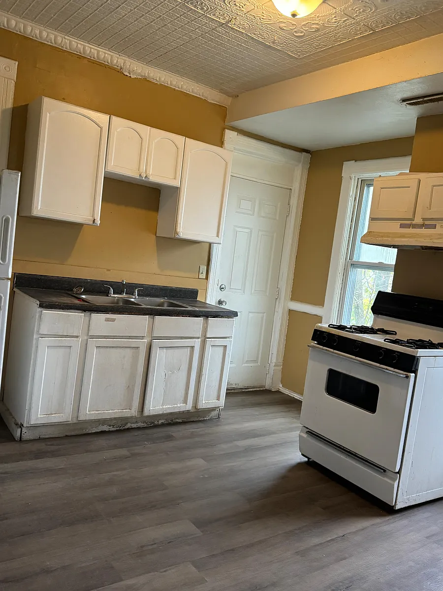 Building Photo - 1102 Butternut St #2