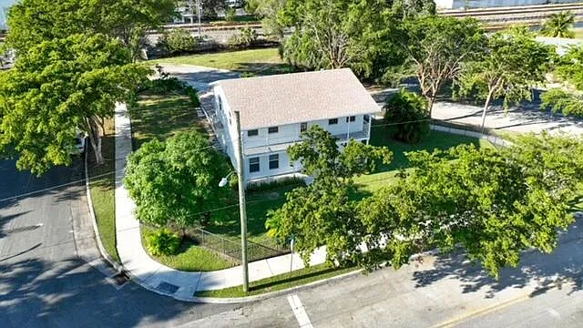 2233 Dock St — Photo 39