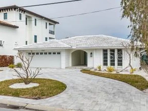 11165 9th St E, Treasure Island, FL 33706