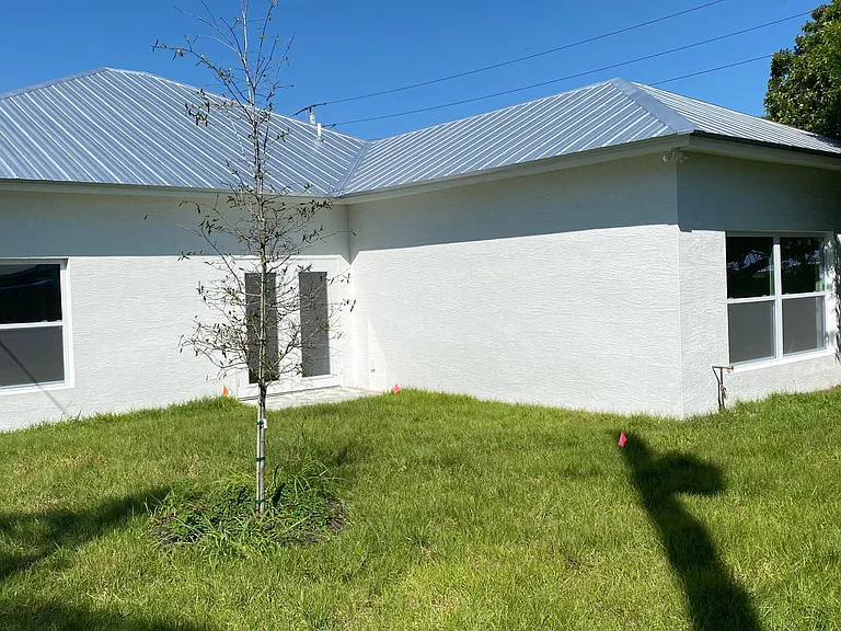 2825 SW Feroe Ave — Photo 14