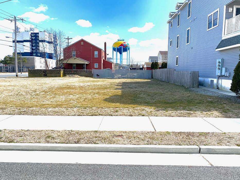 2nd image of 3805 Arctic Ave