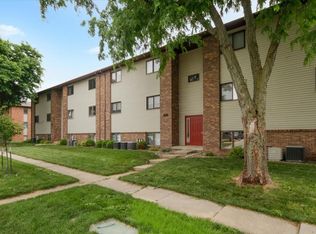 1916 Tracy Dr APT 30, Bloomington, IL