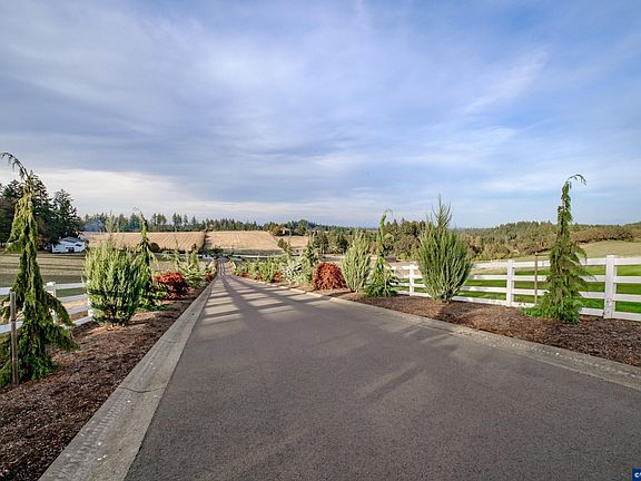 5th image of 2554 Cole Rd S