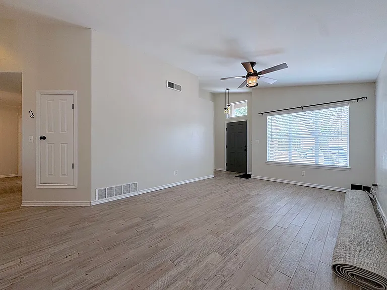 848 Sunset Park Dr — Photo 3