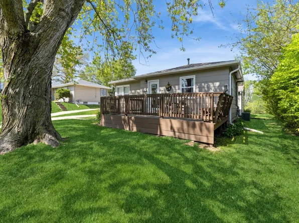 925 1st St N, Newton, IA 50208