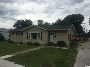 212 W Washington St, Mount Sterling, IL 62353