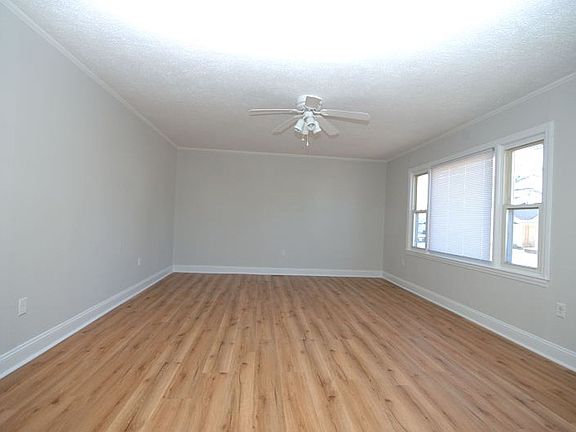 2nd image of 806 Devereaux St
