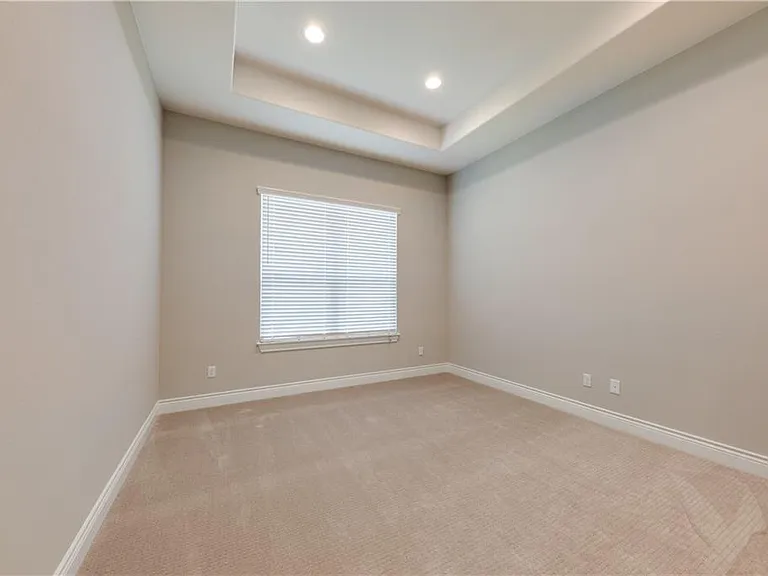 705 Campino Dr — Photo 2