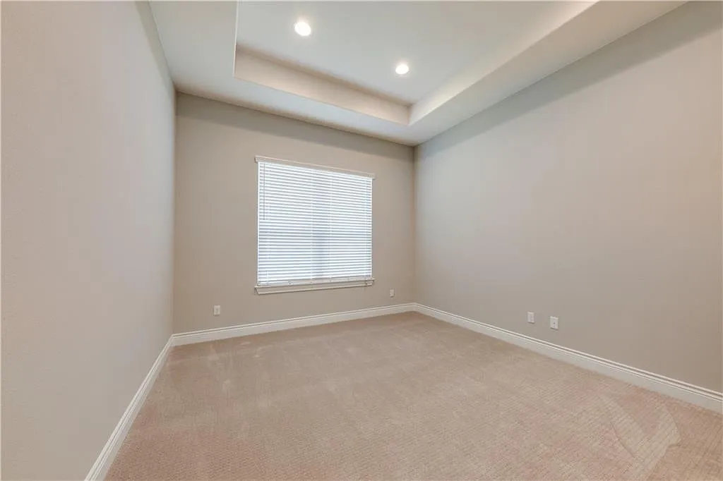 Building Photo - 705 Campino Dr