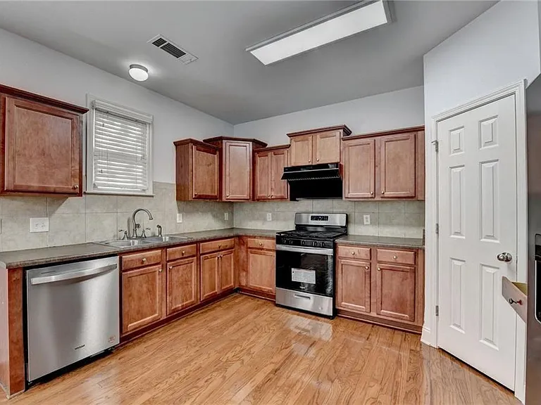 2104 Nelms Pointe Lndg — Photo 10