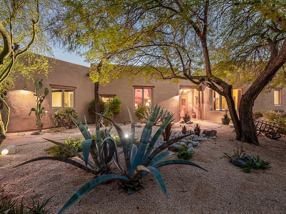 1st image of 580 E Crescent Moon Dr