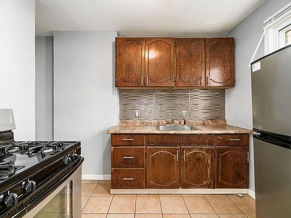 3rd image of 2836 Columbus Ave #2838