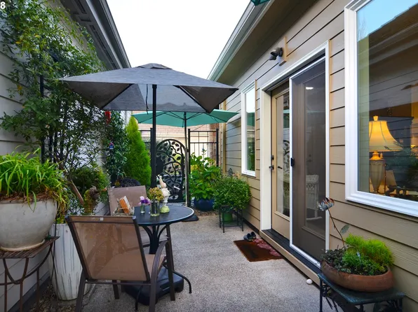 2016 Lake Shore Dr, Eugene, OR 97408