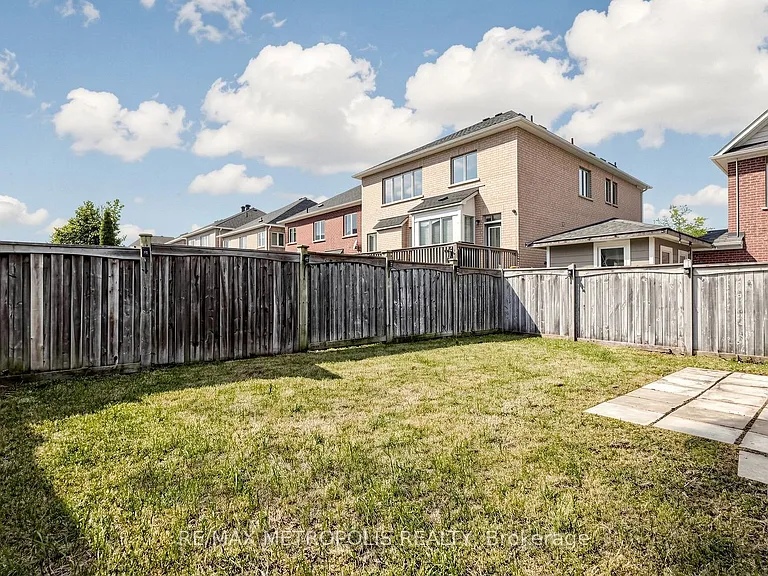 138 Yakefarm Blvd — Photo 25