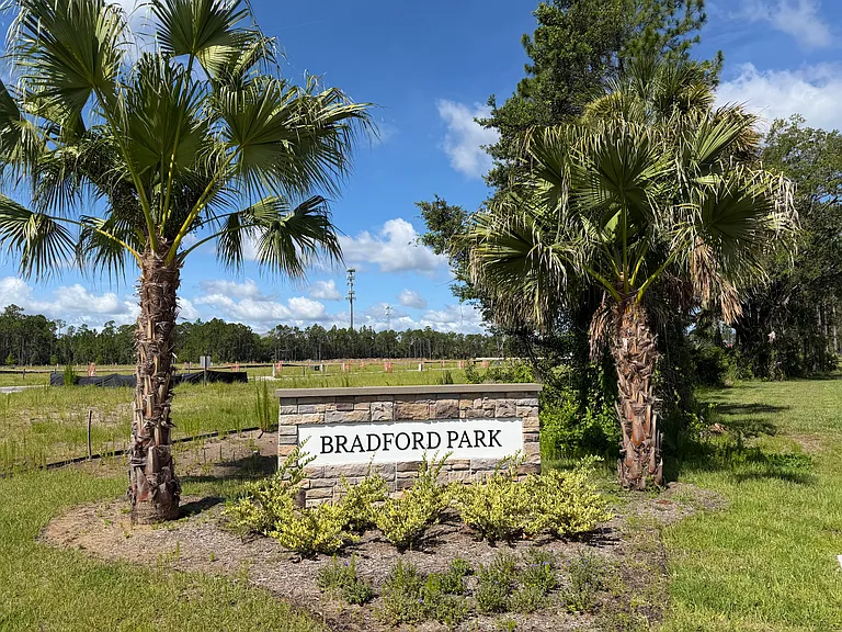1129 Bradford Park Dr — Photo 24