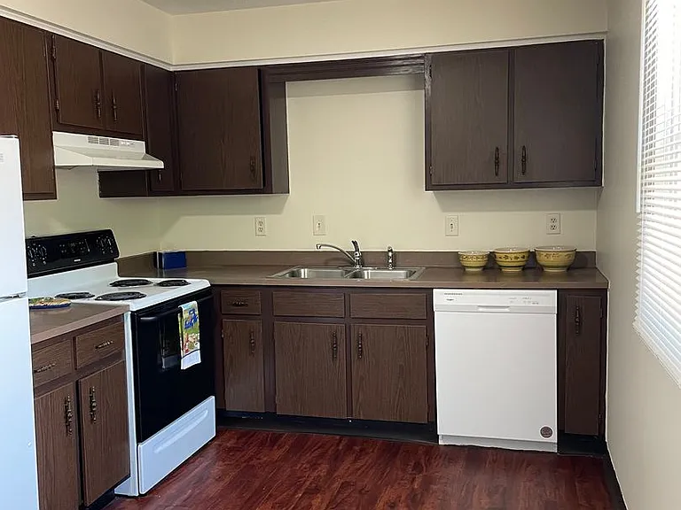 Cortland Court Apartments 320 — Photo 7