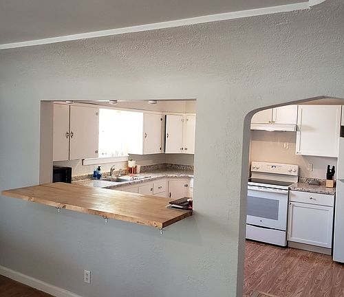 3rd image of 327 22nd St S #327