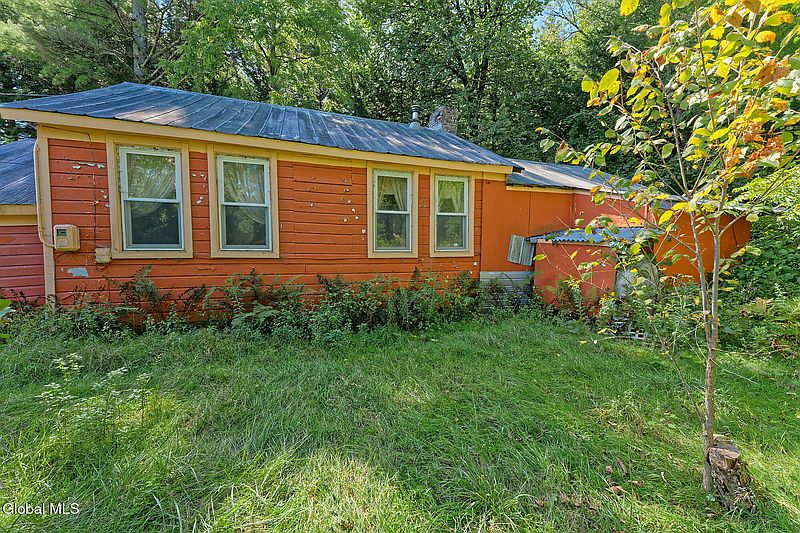 4th image of 264 Finley Road