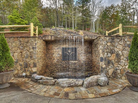 The Lodge at Deer Crest