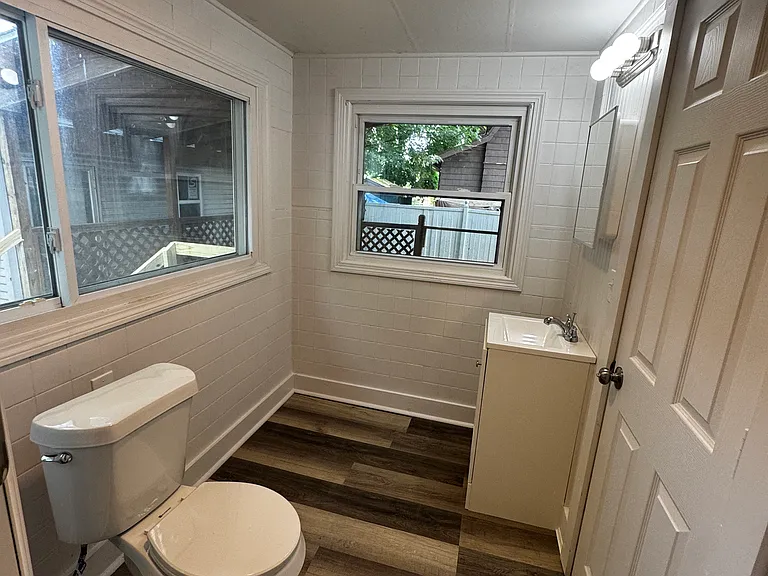 975 Collinwood Ave — Photo 7