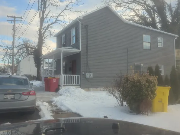 206 S Lawrence St, Charles Town, WV 25414